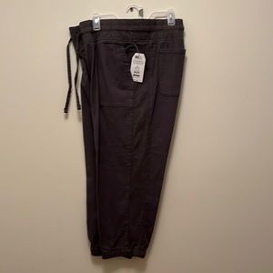 Grey Capri Size XL 16-18